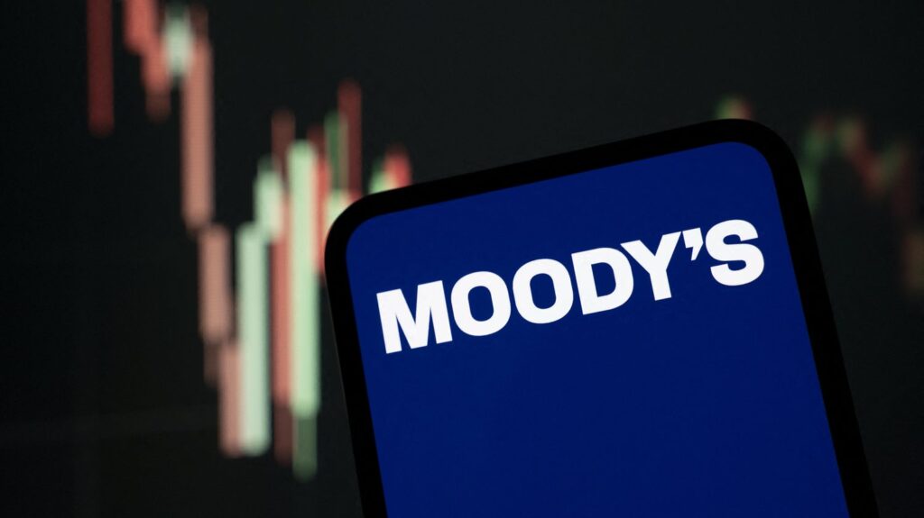 En pleine discussion budgétaire, l’agence de notation Moody’s maintient la note de la France mais abaisse sa perspective