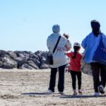 « Un débat très franco-français » : pourquoi le port du voile islamique dans l&rsquo;espace public passionne plus que chez nos voisins – franceinfo